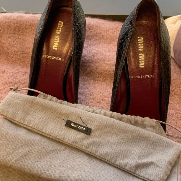 Miu Miu patent leather snake print heels - Picture 5 of 8